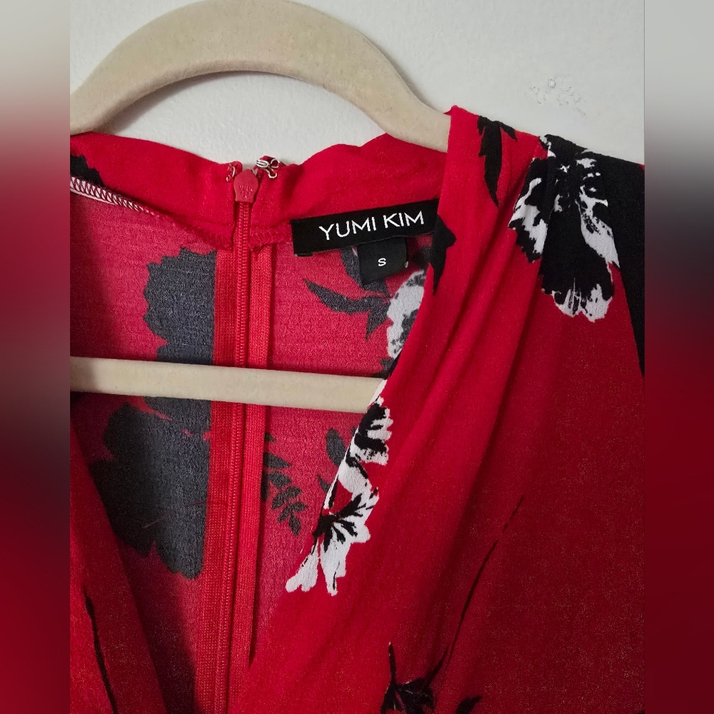 Yumi Kim Size Small Womens Red Black Floral Dress Lomg Sleeves Deep V neck - Picture 2 of 8